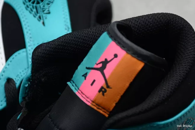 3504 Jordan Air South Minimalist Mid 272 1 852542- Beach 0825